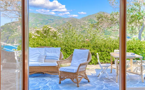 Il Giardino Sul Mare - Levanto: Eigendom, Kamer, Natuurlijk Landschap, Meubilair, Onroerend Goed, Huis, Gebouw, Patio, Interieur Ontwerp, Vakantie