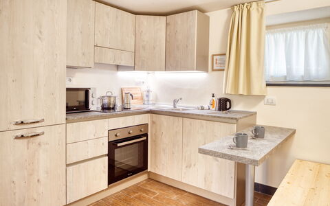 Portovecchio Apartments - Levanto: Hout, Interieur Ontwerp, Meubilair, Cabinetry, Keuken, Huis, Countertop, Toestel Van De Keuken, Major Appliance, Kamer