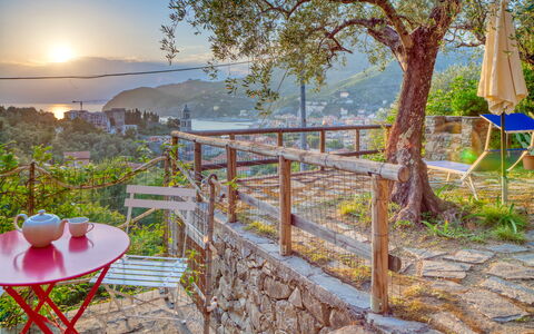 Il Frantoio Del Mesco - Levanto: Fabriek, Boom, Landschap, Tafel, Buitenmeubels, Buitentafel, Zon, Zonsondergang, Zonsopkomst