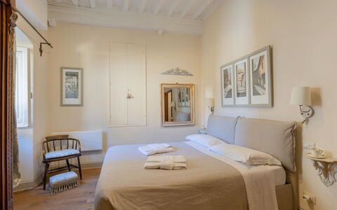 Casa Annateresa: Meubilair, Eigendom, Fotolijst, Azure, Comfort, Hout, Interieur Ontwerp, Verlichting, Deur