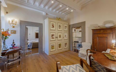 Casa Annateresa: Fotolijst, Tafel, Meubilair, Stoel, Bankstel, Hout, Woonkamer, Kamerplant, Interieur Ontwerp, Fabriek