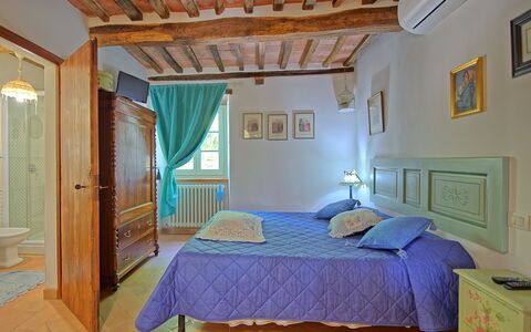 Casale San Martino: Slaapkamer, Bed, Kamer, Meubilair, Eigendom, Laken, Bed Frame, Gebouw, Interieur Ontwerp, Muur