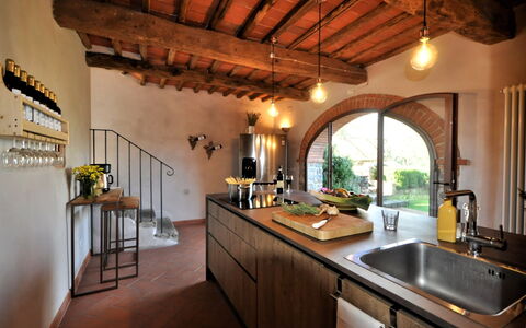 Villa Claudia: Gootsteen, Kraan, Wastafel, Eigendom, Countertop, Cabinetry, Loodgieterswerkinrichting, Hout, Keuken, Interieur Ontwerp