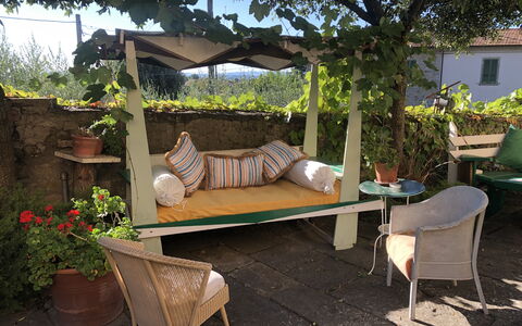 Villa Toppani Del Sodo: Backyard, Buitentafel, Patio, Eigendom, Werf, Meubilair, Buitenmeubels, Tafel, Landscaping, Tuin