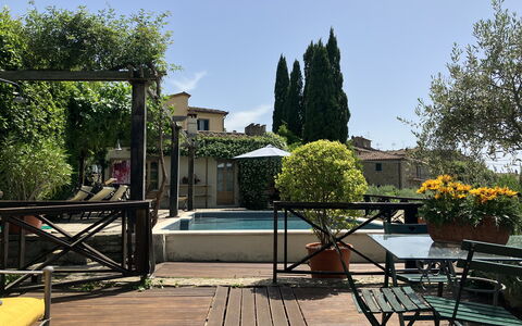 Villa Toppani Del Sodo: Lucht, Tafel, Gebouw, Fabriek, Schaduw, Boom, Buitenmeubels, Stoel, Bloempot, Vrije Tijd