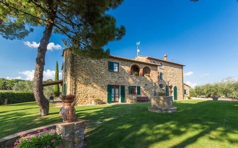 Villa Poggiospinoso: Eigendom, Huis, Landgoed, Huis, Gebouw, Lucht, Onroerend Goed, Gras, Boom, Architectuur