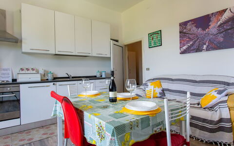 Elena: Meubilair, Interieur Ontwerp, Appartement, Flooring, Verdieping, Huis, Kamer, Stoel, Bed, Slaapkamer
