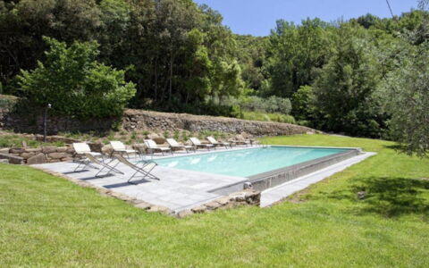 Villa Sole: Fabriek, Eigendom, Plantengemeenschap, Zwembad, Water, Lucht, Schaduw, Rechthoek, Buitenmeubels, Gras