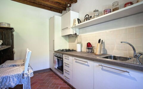 Villa Sole: Cabinetry, Gootsteen, Wastafel, Countertop, Kraan, Gebouw, Keuken, Fornuis, Hout, Verlichting