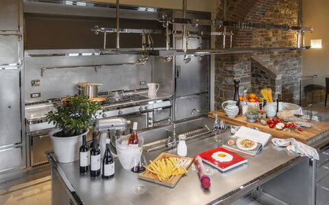 Villa Pianvecchio: Voedsel, Keuken, Maaltijd, Dishware, Keuken, Schotel, Toestel Van De Keuken, Brunch, Lichte Inrichting, Bloempot