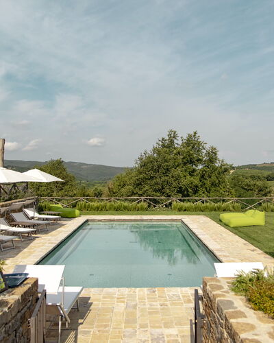 Villa Pianvecchio: Fabriek, Zwembad, Tuin, Samengesteld Materiaal, Struik, Toevlucht, Landscaping, Werf, Tegel