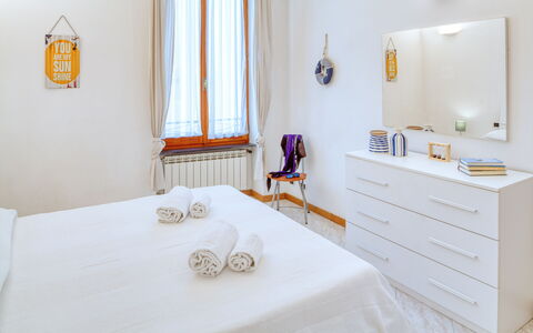 Luigina - Levanto: Kamer, Interieur Ontwerp, Textiel, Ladenkast, Lade, Muur, Linens, Huis, Interieur Ontwerp, Cabinetry