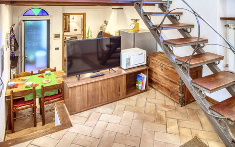 Mario - Levanto: Kamer, Interieur Ontwerp, Televisietoestel, Televisie, Interieur Ontwerp, Huishoudapparatuur, Deur, Plat Scherm