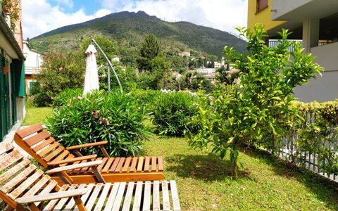 Mario - Levanto: Meubilair, Buitenmeubels, Tuin, Buitentafel, Schaduw, Stoel, Eco Hotel, Gazon, Werf, Backyard