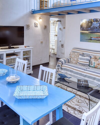 Appartamento Ivana - Levanto: Kamer, Interieur Ontwerp, Tafel, Meubilair, Bankstel, Televisietoestel, Woonkamer, Huis, Plat Scherm