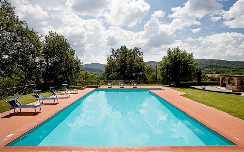 Cottage Capanna: Water, Wolk, Lucht, Dag, Eigendom, Zwembad, Azure, Fabriek, Rechthoek, Boom