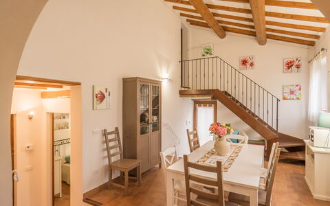 Borgo San Vincenti: Eigendom, Meubilair, Hout, Gebouw, Stoel, Interieur Ontwerp, Fotolijst, Flooring, Verdieping, Woonkamer