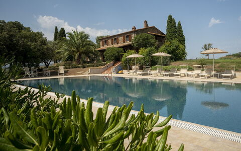Campo Valerio: Water, Wolk, Lucht, Fabriek, Gebouw, Eigendom, Boom, Azure, Natuurlijk Landschap, Huis