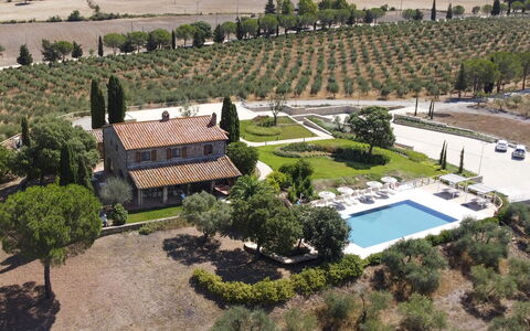 Campo Valerio: Fabriek, Eigendom, Water, Boom, Stedelijk Ontwerp, Architectuur, Land Lot, Woongebied, Landschap, Gebouw