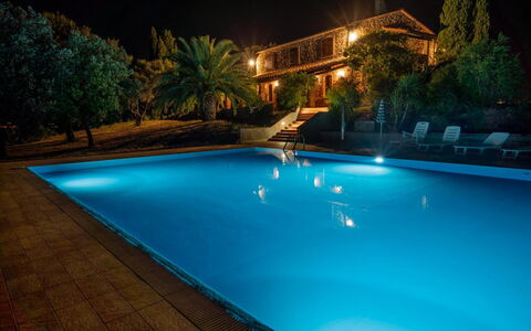 Campo Valerio: Water, Gebouw, Eigendom, Fabriek, Zwembad, Boom, Azure, Natuur, Verlichting, Zwemwater