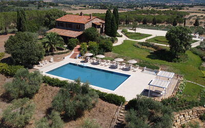 Campo Valerio: Water, Eigendom, Gebouw, Fabriek, Azure, Boom, Plantkunde, Zwembad, Vrije Tijd, Woongebied