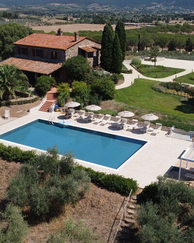 Campo Valerio: Water, Eigendom, Gebouw, Fabriek, Azure, Boom, Plantkunde, Zwembad, Vrije Tijd, Woongebied