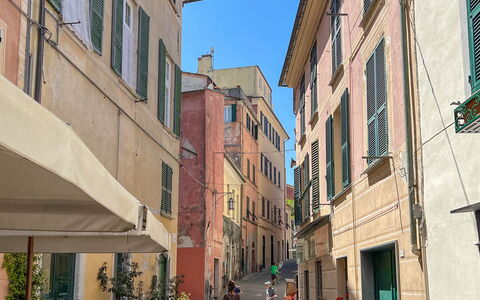 Studio Paola - Levanto: Gebouw, Venster, Weg Oppervlak,  Dorf\, Straat, Buurt, Weg, Openbare Ruimte, Woongebied, Stedelijk Ontwerp