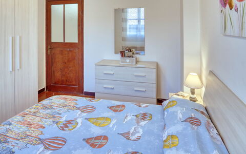 Nina Home - Levanto: Meubilair, Cabinetry, Eigendom, Venster, Wit, Lade, Azure, Ladenkast, Hout