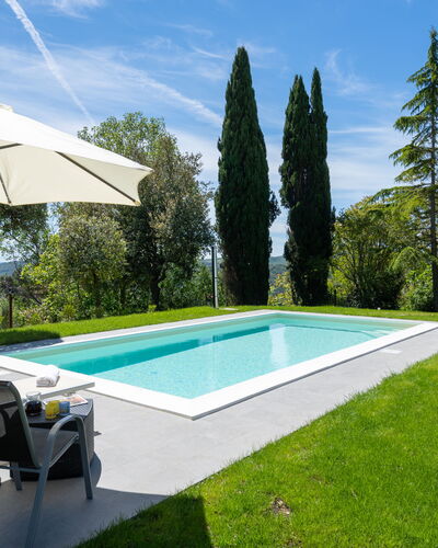 Villa Luana: Wolk, Lucht, Fabriek, Zwembad, Water, Schaduw, Land Lot, Paraplu, Boom, Gebouw