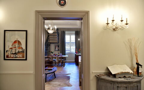 Appartamenti Troise: Gebouw, Fotolijst, Tafel, Hout, Architectuur, Interieur Ontwerp, Huis, Verdieping, Flooring, Onroerend Goed