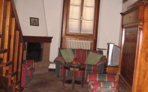 Residenza D'epoca: Eigendom, Venster, Hout, Gebouw, Fabriek, Huis, Beits, Verdieping, Kamerplant, Woonkamer