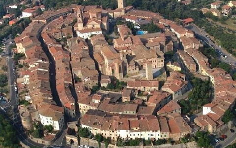 Residenza D'epoca: Gebouw, Dag, Eigendom, Natuur, Boom, Huis, Stedelijk Ontwerp, Onroerend Goed, Landschap, Stad