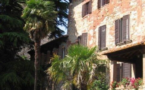 Residenza D'epoca: Fabriek, Gebouw, Eigendom, Venster, Bloempot, Huis, Boom, Lucht, Arecales, Buurt