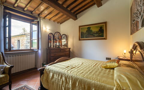 Valdambra Villa: Muur, Meubilair, Huis, Slaapkamer, Huis, Bed, Bed Frame, Kamer, Lade, Lamp