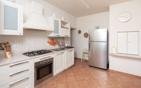 Villa Lastra: Cabinetry, Eigendom, Countertop, Fornuis, Toestel Van De Keuken, Interieur Ontwerp, Huishoudapparatuur, Fornuis, Keuken, Cooktop