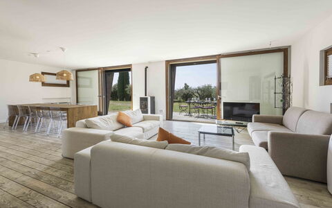 Casina Dell'acquaborra: Flooring, Hout, Meubilair, Verdieping, Interieur Ontwerp, Bankstel, Plafond, Houten Vloer, Woonkamer, Tafel