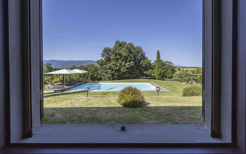 Casina Dell'acquaborra: Land Lot, Schaduw, Gazon, Landscaping, Boerderij, Zwembad, Backyard
