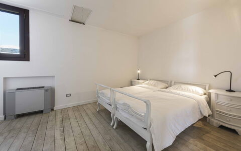 Casina Dell'acquaborra: Bed, Meubilair, Interieur Ontwerp, Verdieping, Flooring, Slaapkamer, Muur, Plafond, Hout, Laken