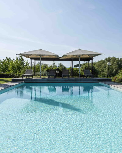 Casina Dell'acquaborra: Blauw, Water, Zwembad, Schaduw, Toevlucht, Buitenmeubels, Eco Hotel, Landscaping, Waterpartij, Ligstoel