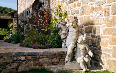 Villa Castiglioni: Fabriek, Gebouw, Blad, Natuur, Vegetation, Gras, Beeldhouwwerk, Muur, Boom, Steen