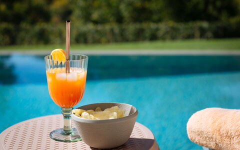 Villa Castiglioni: Voedsel, Tableware, Tafel, Water, Drinkware, Alcoholische Drank, Ingrediënt