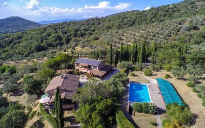 Casale Di Montali: Wolk, Lucht, Fabriek, Eigendom, Berg, Plantengemeenschap, Gebouw, Natuur, Natuurlijk Landschap, Boom