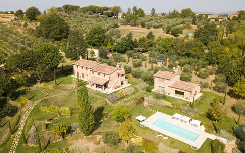Fonte Della Chiana: Gebouw, Lucht, Eigendom, Fabriek, Boom, Land Lot, Huis, Stedelijk Ontwerp, Natuurlijk Landschap, Buurt