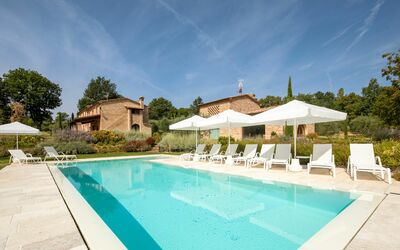 Fonte Della Chiana: Water, Wolk, Lucht, Fabriek, Eigendom, Zwembad, Gebouw, Azure, Boom, Stoel