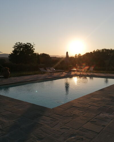 Il Pozzo Di San Barnaba: Water, Lucht, Watervoorraden, Zwembad, Boom, Zwemwater, Landschap, Zonsondergang, Vrije Tijd, Samengesteld Materiaal