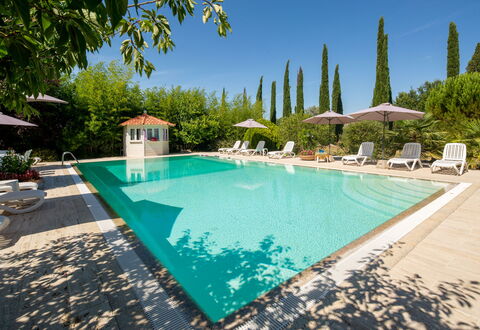 Villa Lorenzana: Water, Fabriek, Lucht, Eigendom, Zwembad, Azure, Boom, Gebouw, Zwemwater, Schaduw