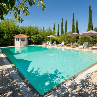 Villa Lorenzana: Water, Fabriek, Lucht, Eigendom, Zwembad, Azure, Boom, Gebouw, Zwemwater, Schaduw