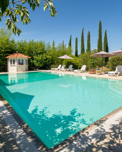 Villa Lorenzana: Water, Fabriek, Lucht, Eigendom, Zwembad, Azure, Boom, Gebouw, Zwemwater, Schaduw