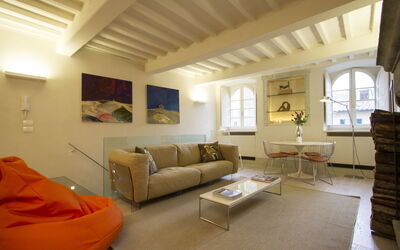 Appartamento Il Portale: Bankstel, Eigendom, Fotolijst, Meubilair, Venster, Comfort, Interieur Ontwerp, Tafel, Hout, Woonkamer