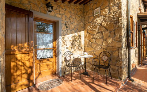 Casa Del Colle: Eigendom, Meubilair, Gebouw, Stoel, Venster, Hout, Tafel, Interieur Ontwerp, Verlichting, Verdieping